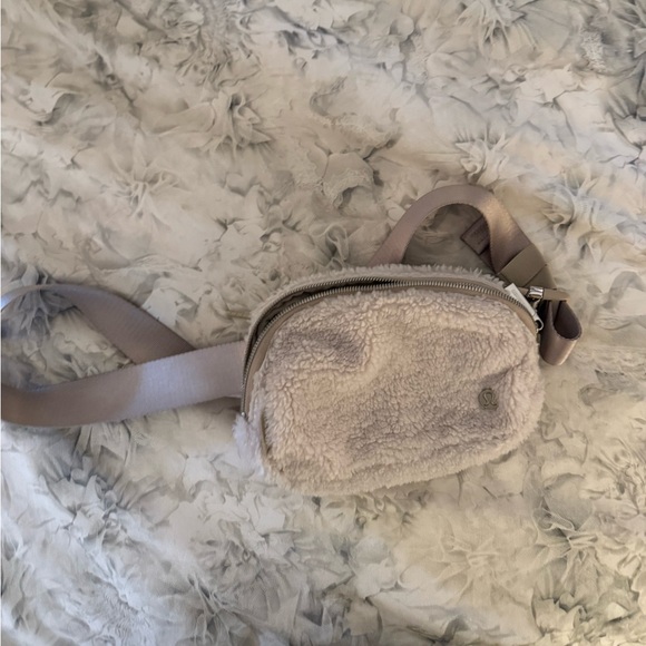 lululemon Cream Fleece Sherpa Belt Bag - Picture 2 of 7